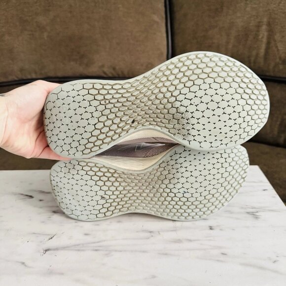 New Balance Womens Fresh Foam ROAV V2 Shoes Gray Running Size 7.5 - Picture 7 of 9